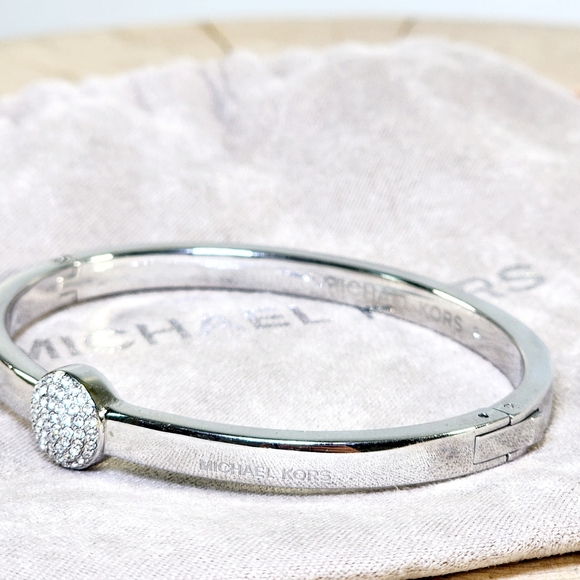 MICHAEL KORS PAVÉ SILVER TONE BANGLE BRACELETS. LOT OF 3. - Picture 7 of 11